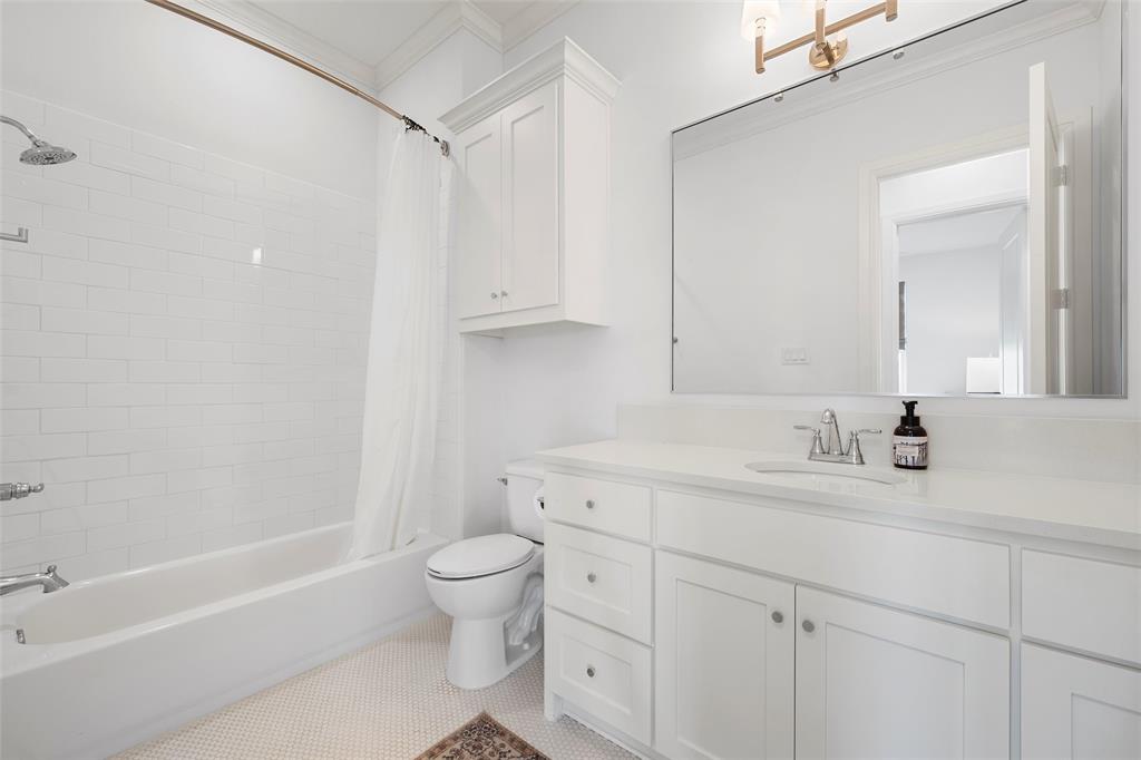 12014 Kenai Circle Woodway, TX 76712 - Photo 27 of 39 a bathroom with a sink a toilet and a bathtub