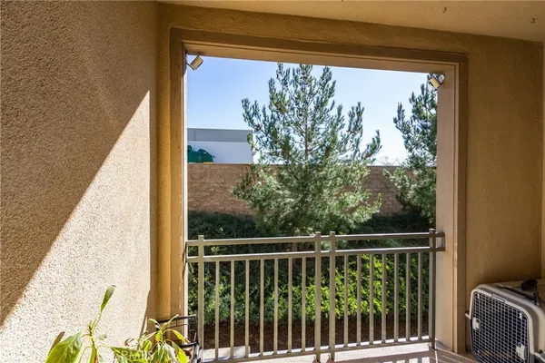 $575,000 | 625 Savi Drive, Unit 102, Corona, CA 92878