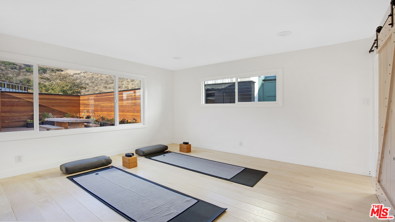 21818 Pacific Coast Highway Malibu, CA 90265 - Photo 11 of 42