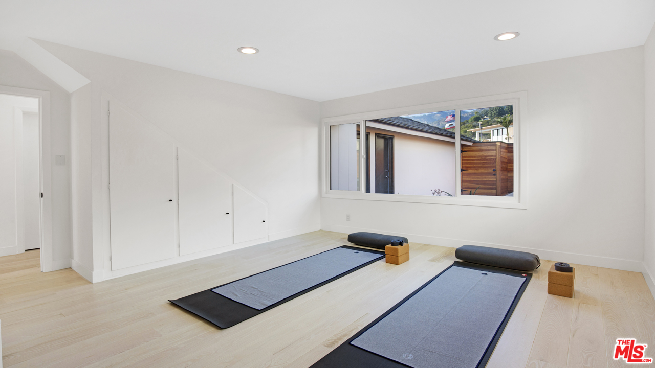 21818 Pacific Coast Highway Malibu, CA 90265 - Photo 13 of 42