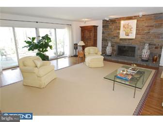 713 Glengarry Road Philadelphia, PA 19118 - Photo 2 of 12 Living Room