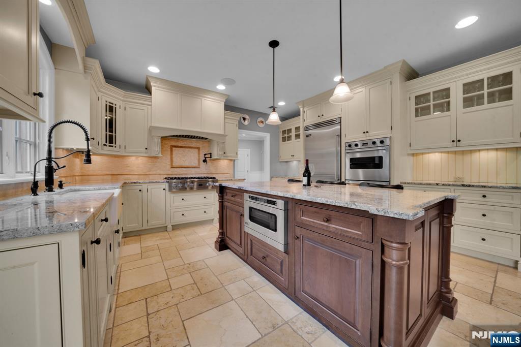 222 Deep Brook Road Wyckoff, NJ 07481 - Photo 13 of 50