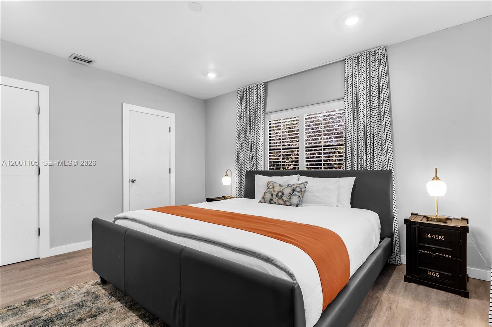 8101 Harding Avenue Miami Beach, FL 33141 - Photo 11 of 34 a bedroom with a bed and a lamp