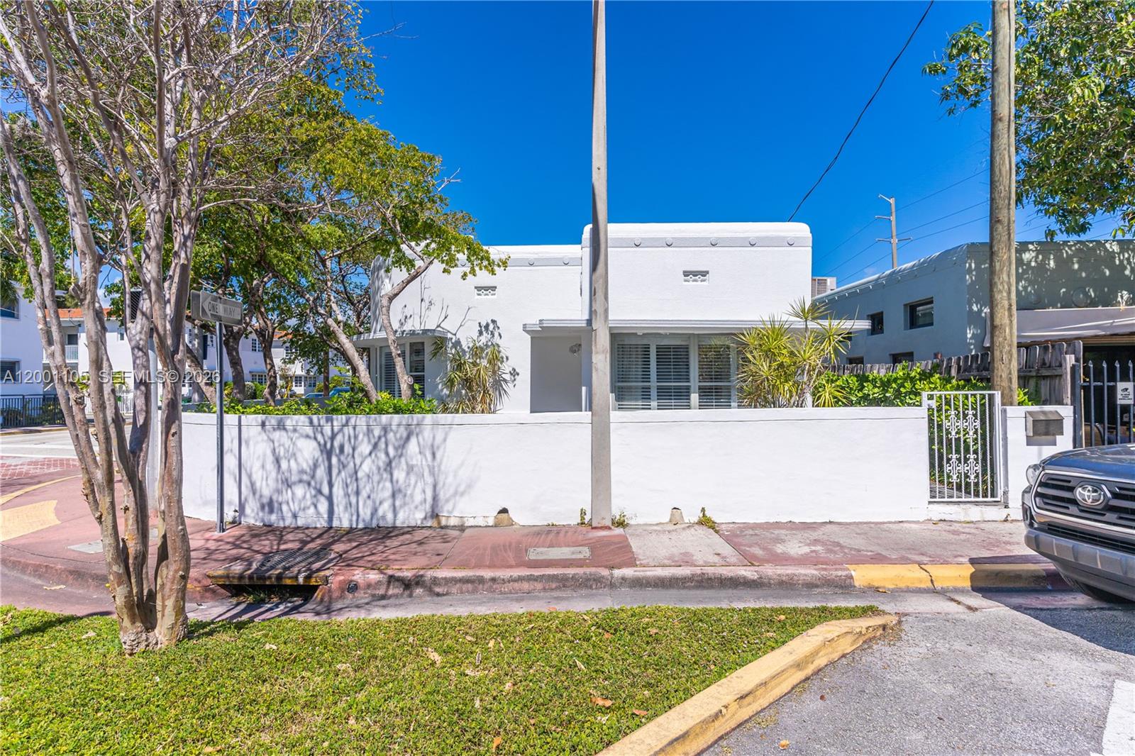 8101 Harding Avenue Miami Beach, FL 33141 - Photo 22 of 34