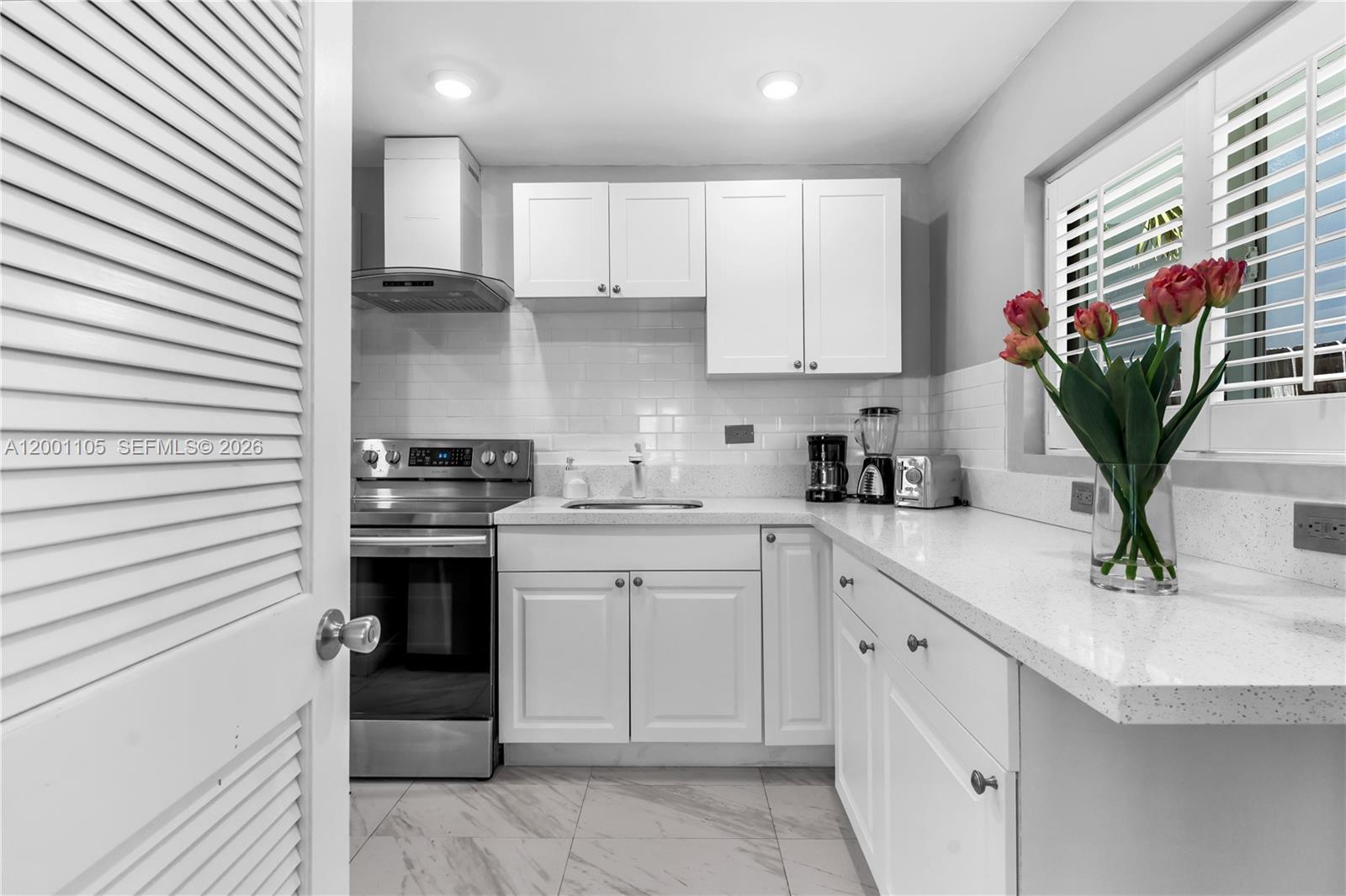 8101 Harding Avenue Miami Beach, FL 33141 - Photo 8 of 34