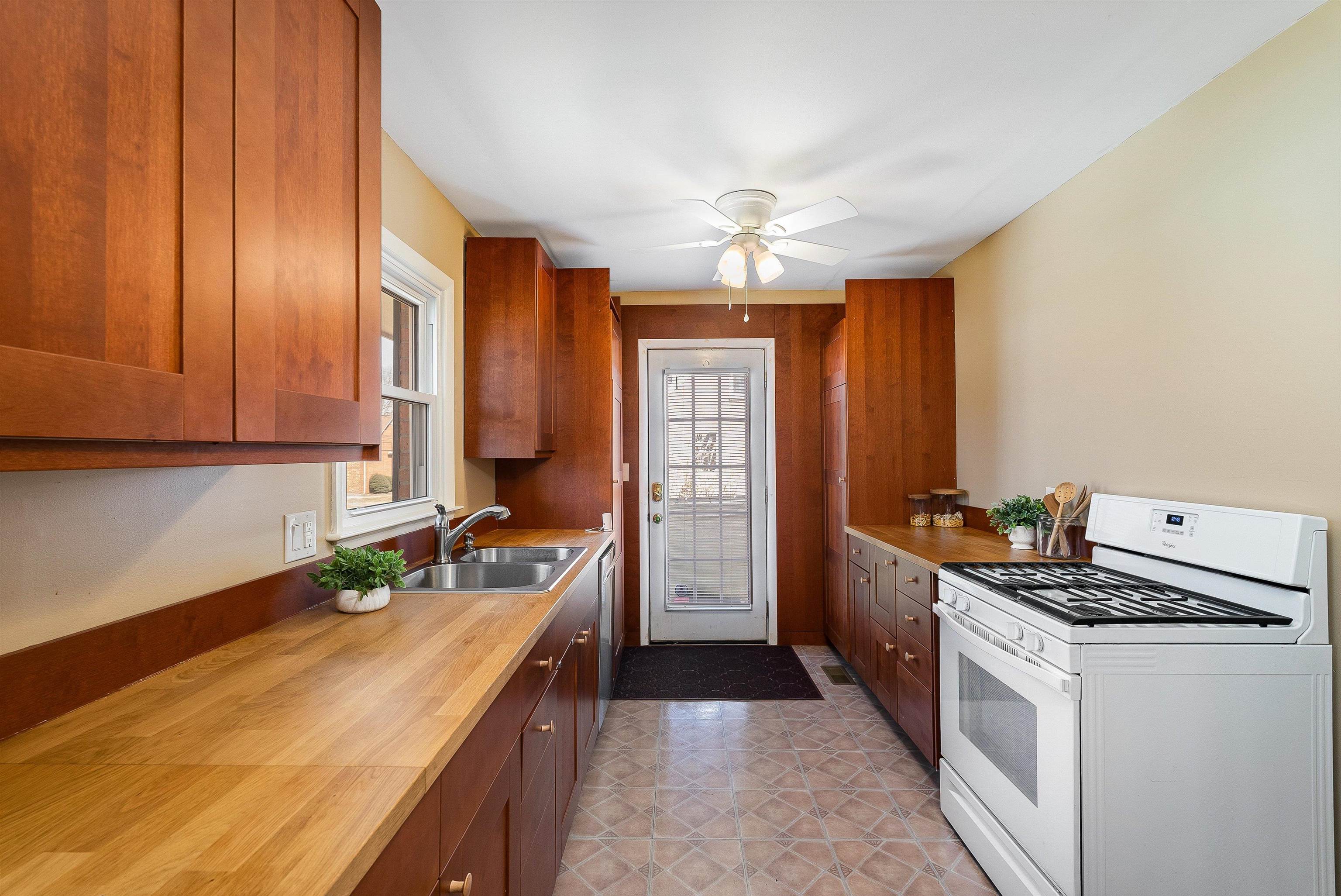 1503 Spring Hill Road Staunton, VA 24401 - Photo 8 of 29 Gallery Image 8