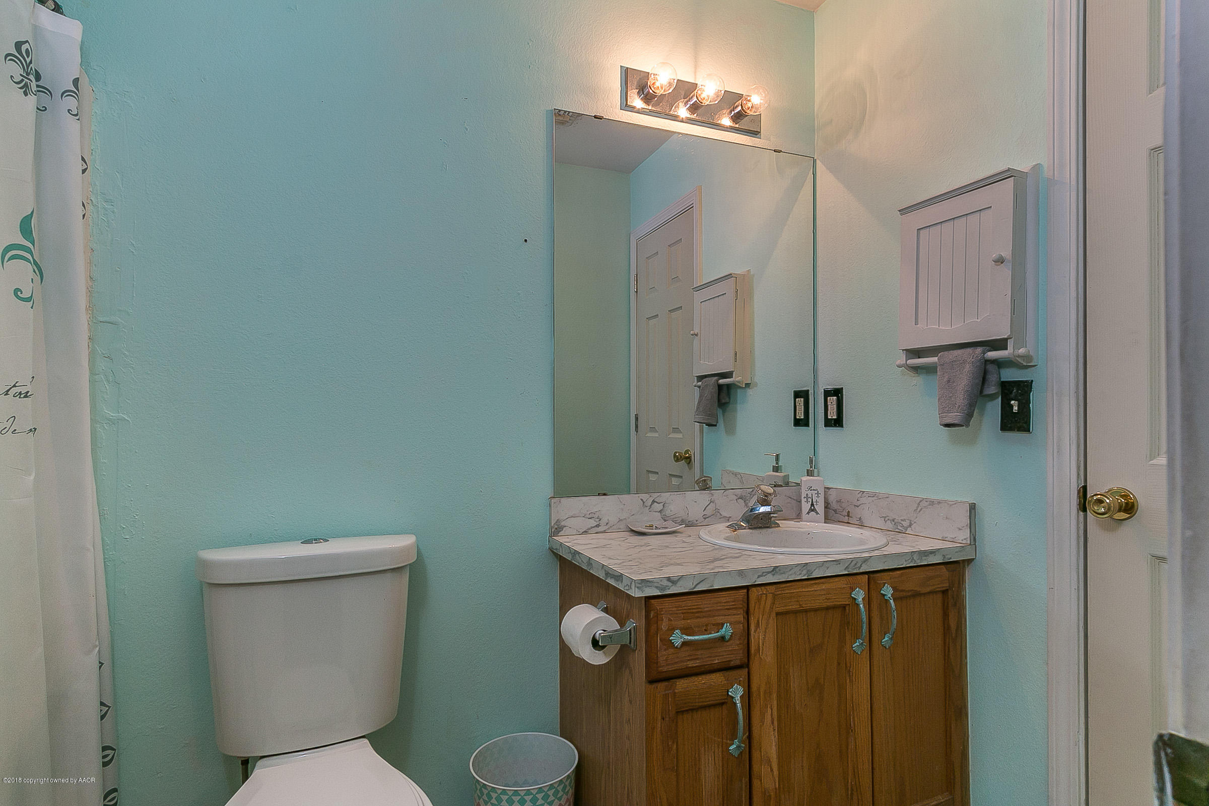 5201 Capulin Lane Amarillo, TX 79110 - Photo 9 of 14 009_MASTER BATHROOM
