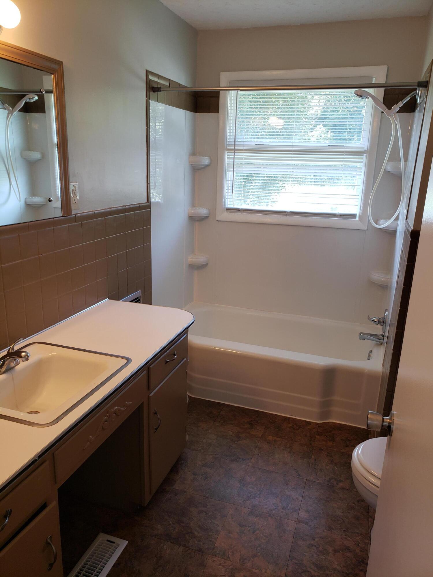 824 West Carters Valley Road Kingsport, TN 37660 - Photo 11 of 19 20210907_100810