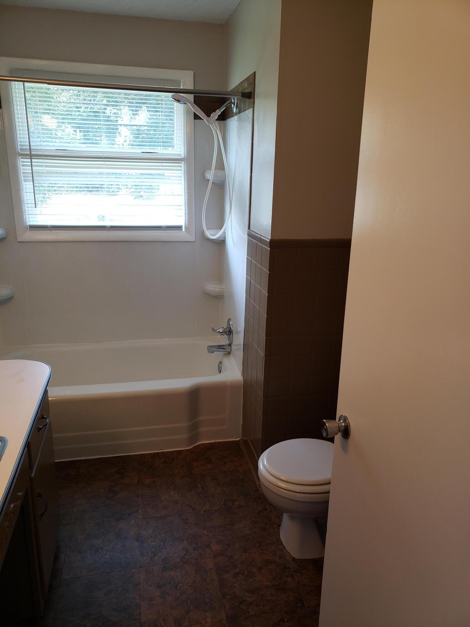 824 West Carters Valley Road Kingsport, TN 37660 - Photo 12 of 19 20210907_100814