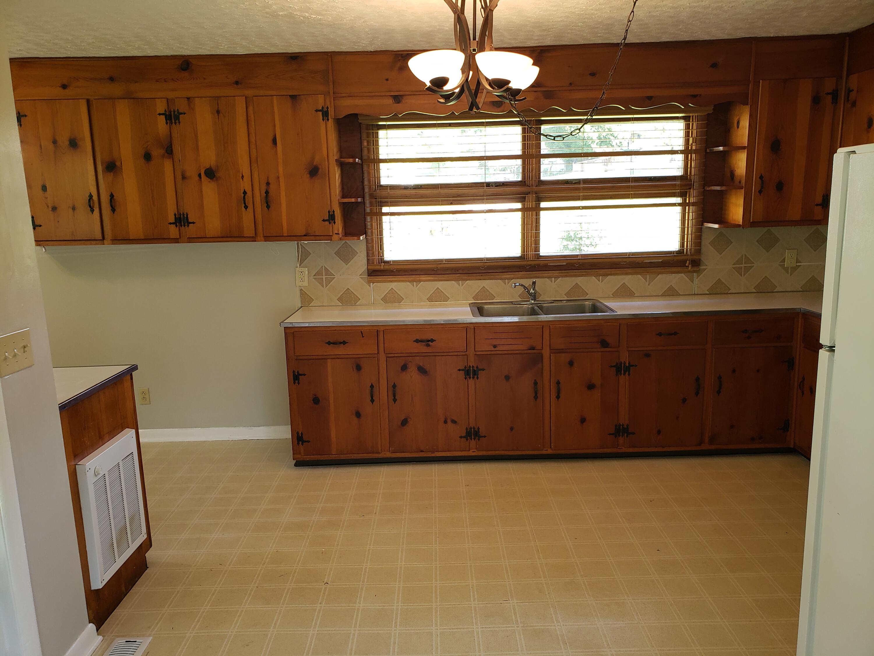 824 West Carters Valley Road Kingsport, TN 37660 - Photo 4 of 19 20210907_101052