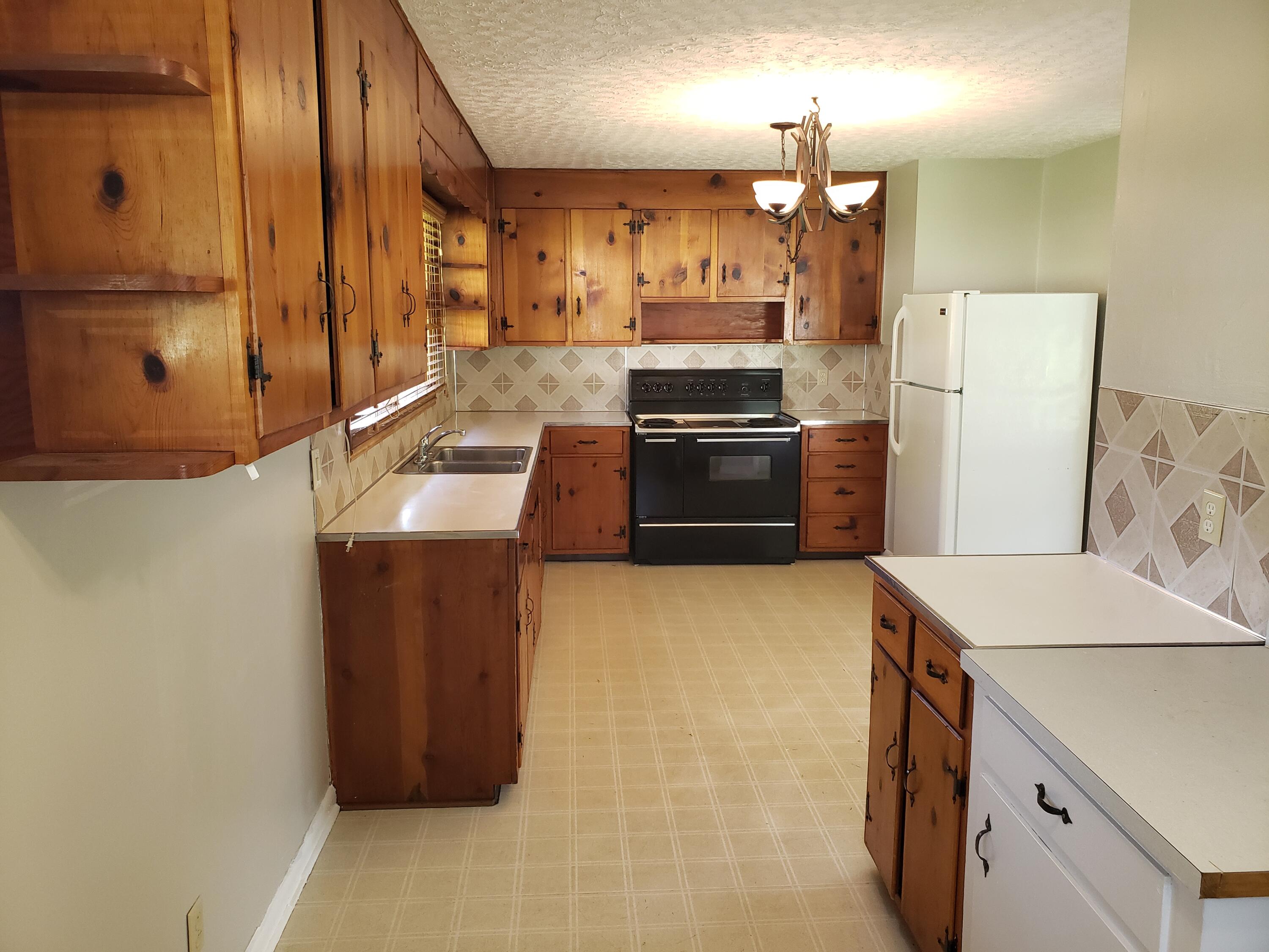 824 West Carters Valley Road Kingsport, TN 37660 - Photo 5 of 19 20210907_101104