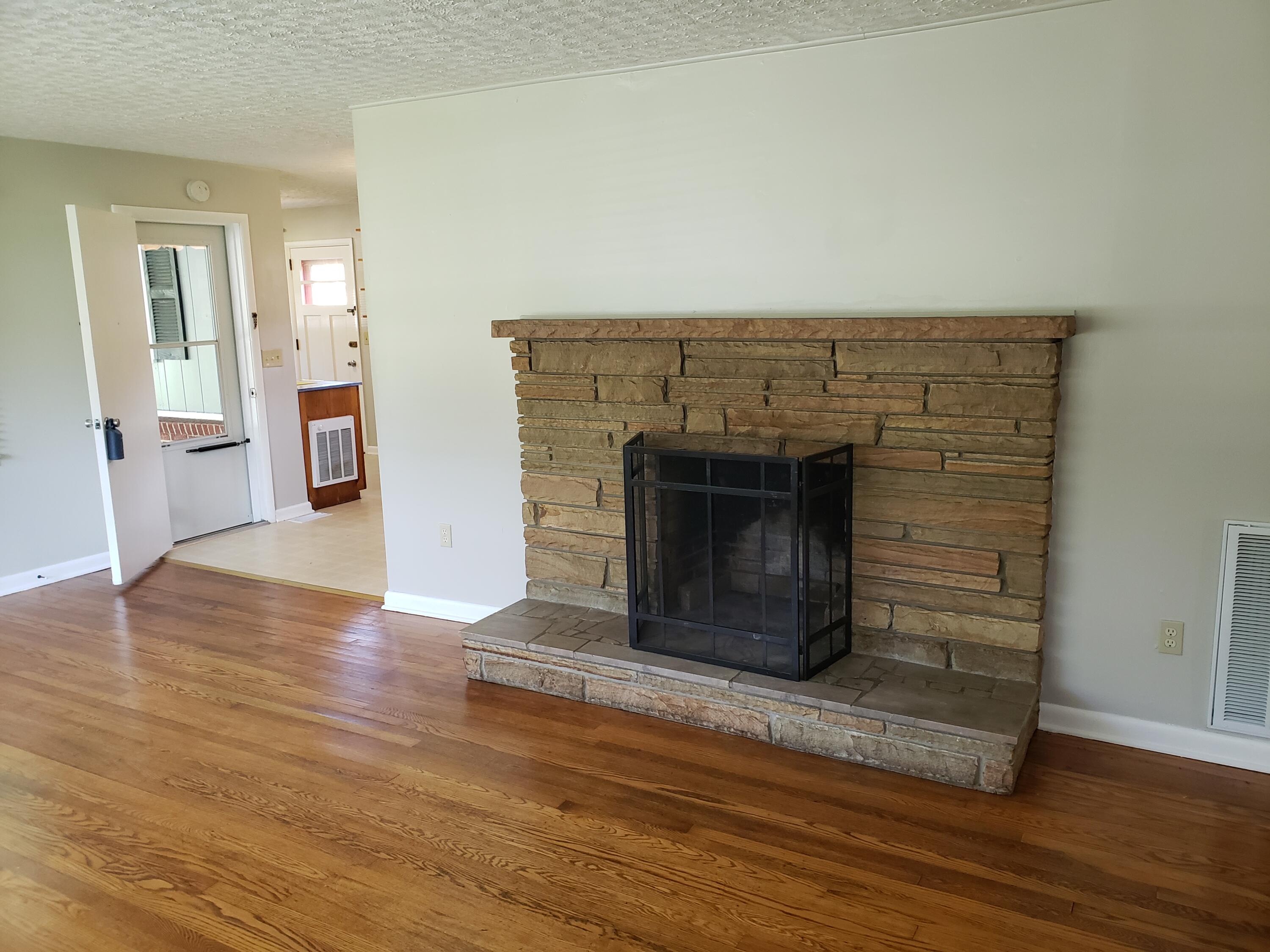 824 West Carters Valley Road Kingsport, TN 37660 - Photo 8 of 19 20210907_100619
