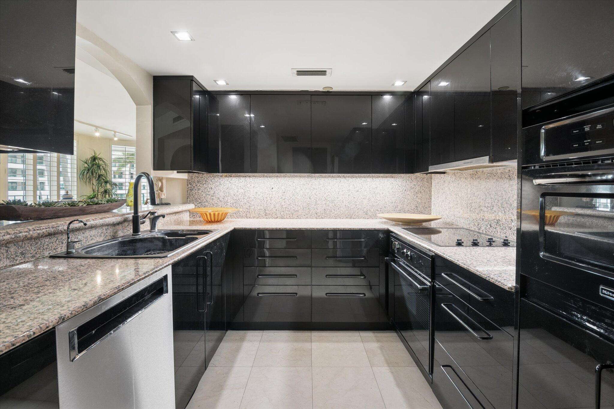 120 Southeast 5th Avenue, Unit 329 Boca Raton, FL 33432 - Photo 5 of 25 Kitchen