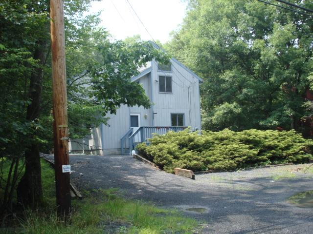 728 Decker Road Bushkill, PA 18324 - Photo 1 of 16 Front View