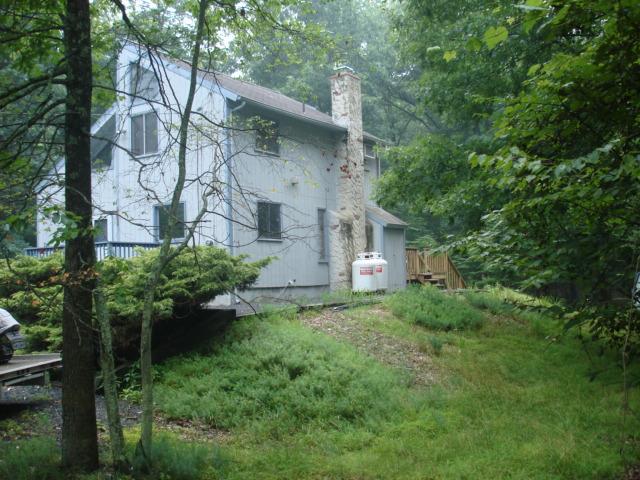 728 Decker Road Bushkill, PA 18324 - Photo 4 of 16 Side View