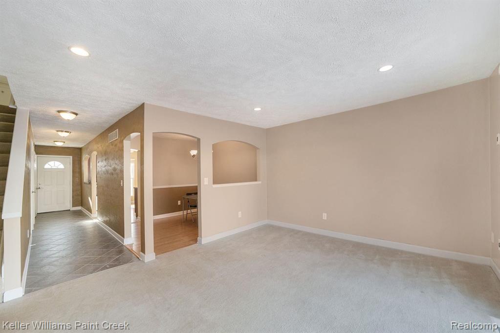 133 Stratford Lane Rochester, MI 48309 - Photo 3 of 25