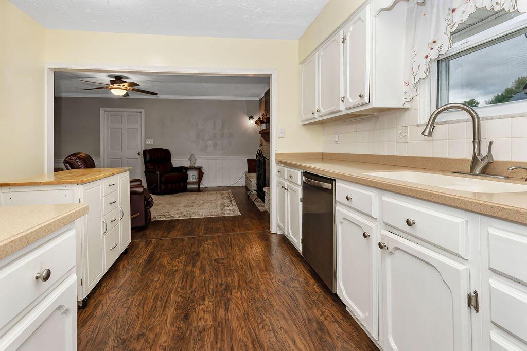 13412 Heimberger Road Northwest Baltimore, OH 43105 - Photo 18 of 98 17-Kitchen