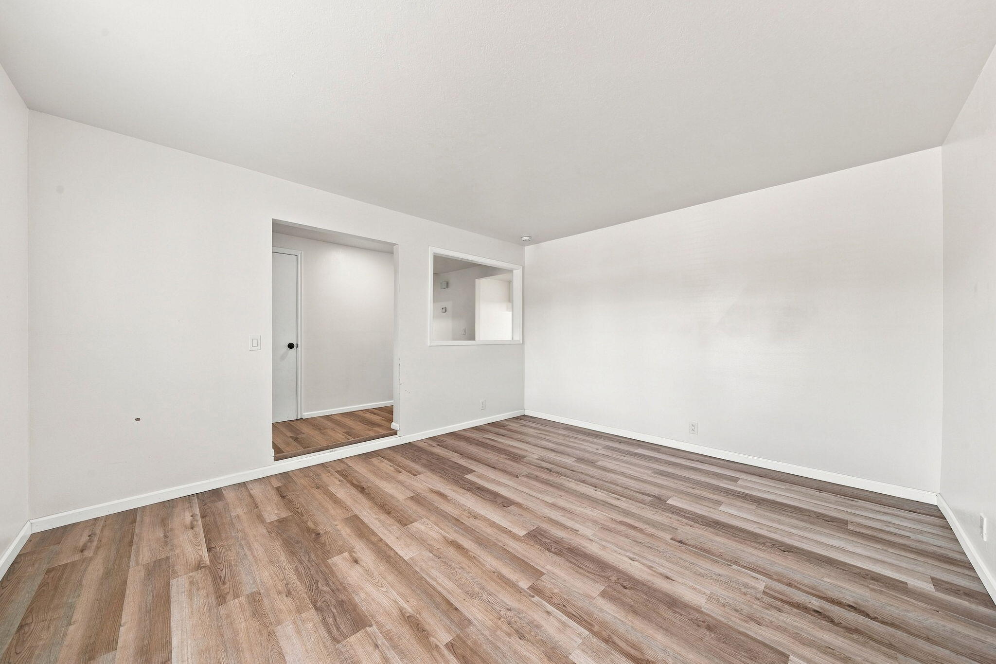 1134 Ruthie Lane Redding, CA 96002 - Photo 6 of 31 Living Area