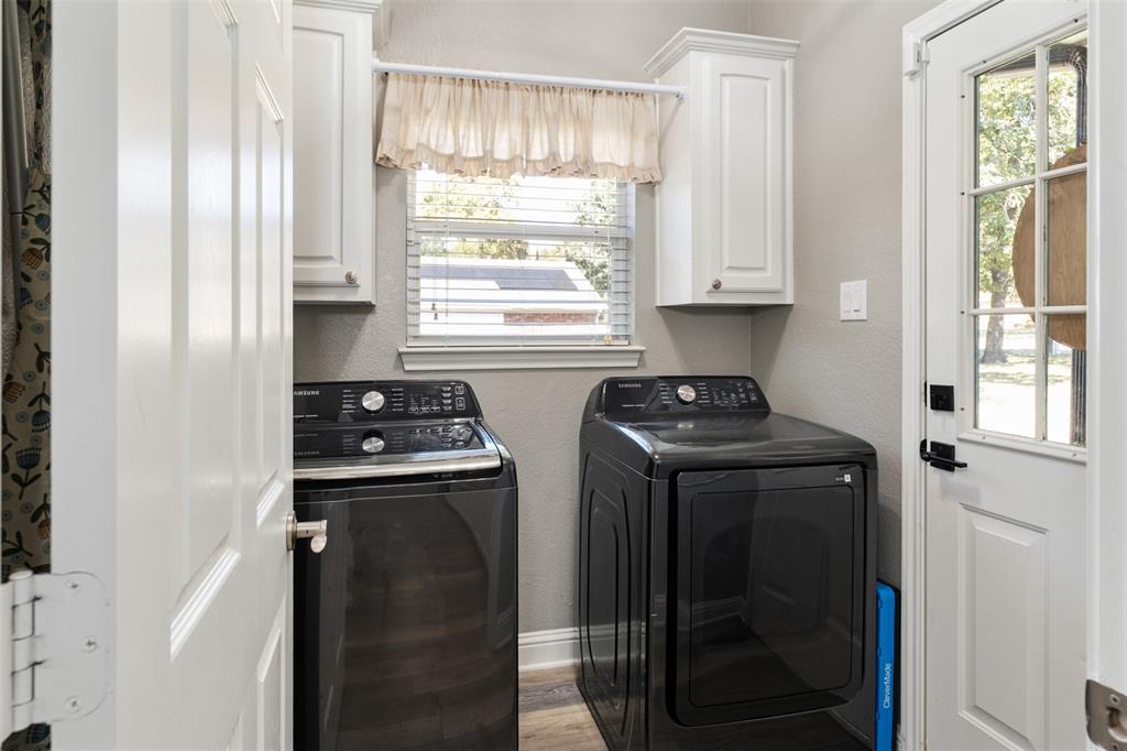 127 Rueda Encina Street Gun Barrel City, TX 75156 - Photo 12 of 39 a kitchen with a stove and a refrigerator