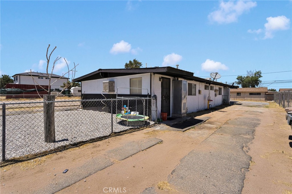 16396 Yucca Street Hesperia, CA 92345 - Photo 3 of 25