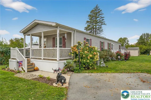 a view of front of house with a yard