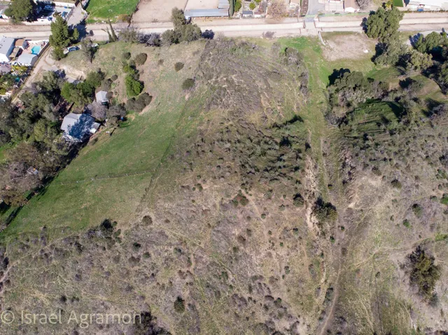 a view of a yard with a yard