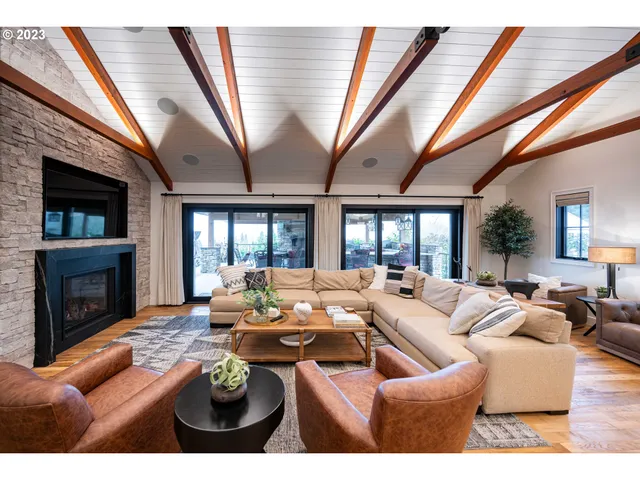 $3,695,000 | 33723 Van Duyn Road, Eugene, OR 97408