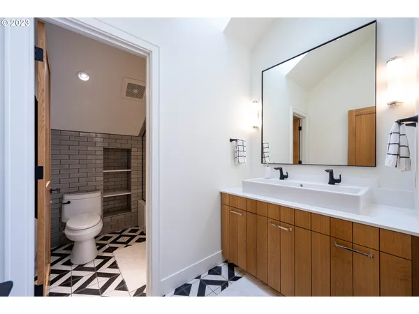 $3,695,000 | 33723 Van Duyn Road, Eugene, OR 97408