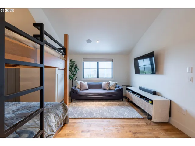 $3,695,000 | 33723 Van Duyn Road, Eugene, OR 97408