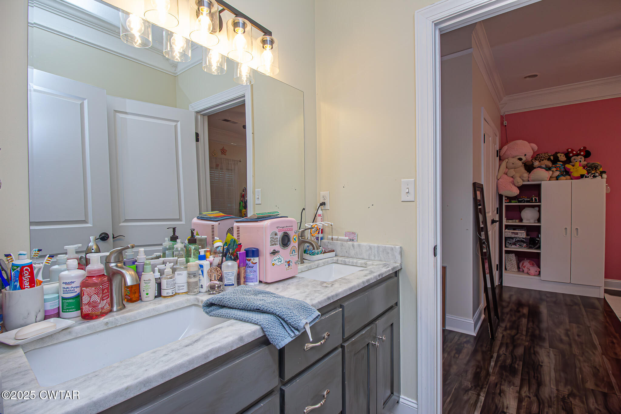 175 Ridgewood Drive Henderson, TN 38340 - Photo 23 of 43 a view of bathroom with dual sinks