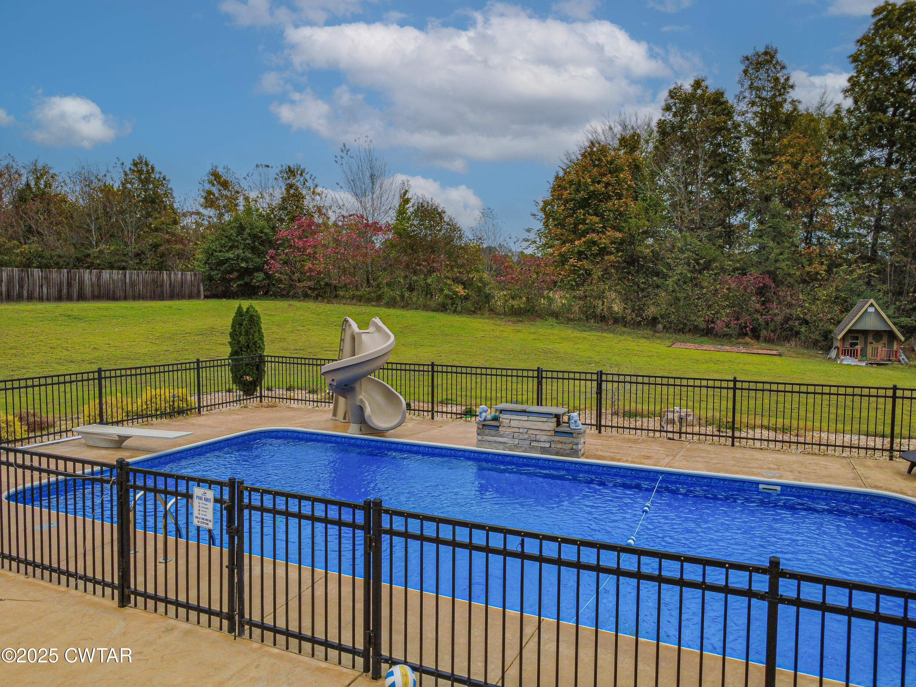 175 Ridgewood Drive Henderson, TN 38340 - Photo 37 of 43 a view of a two chairs on the roof deck