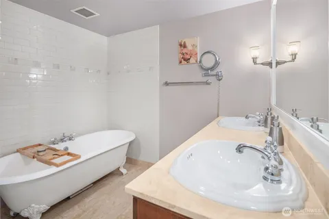 $699,000 | 1500 4th Avenue, Unit 804, Seattle, WA 98101