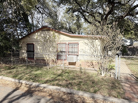 2520 South 6th Street Austin, TX 78704 - Photo 3 of 12 Side Exterior - Facing Park