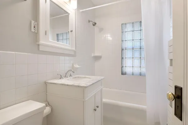 $2,195 | 5004 Oliver Avenue South, Unit 2, Minneapolis, MN 55419