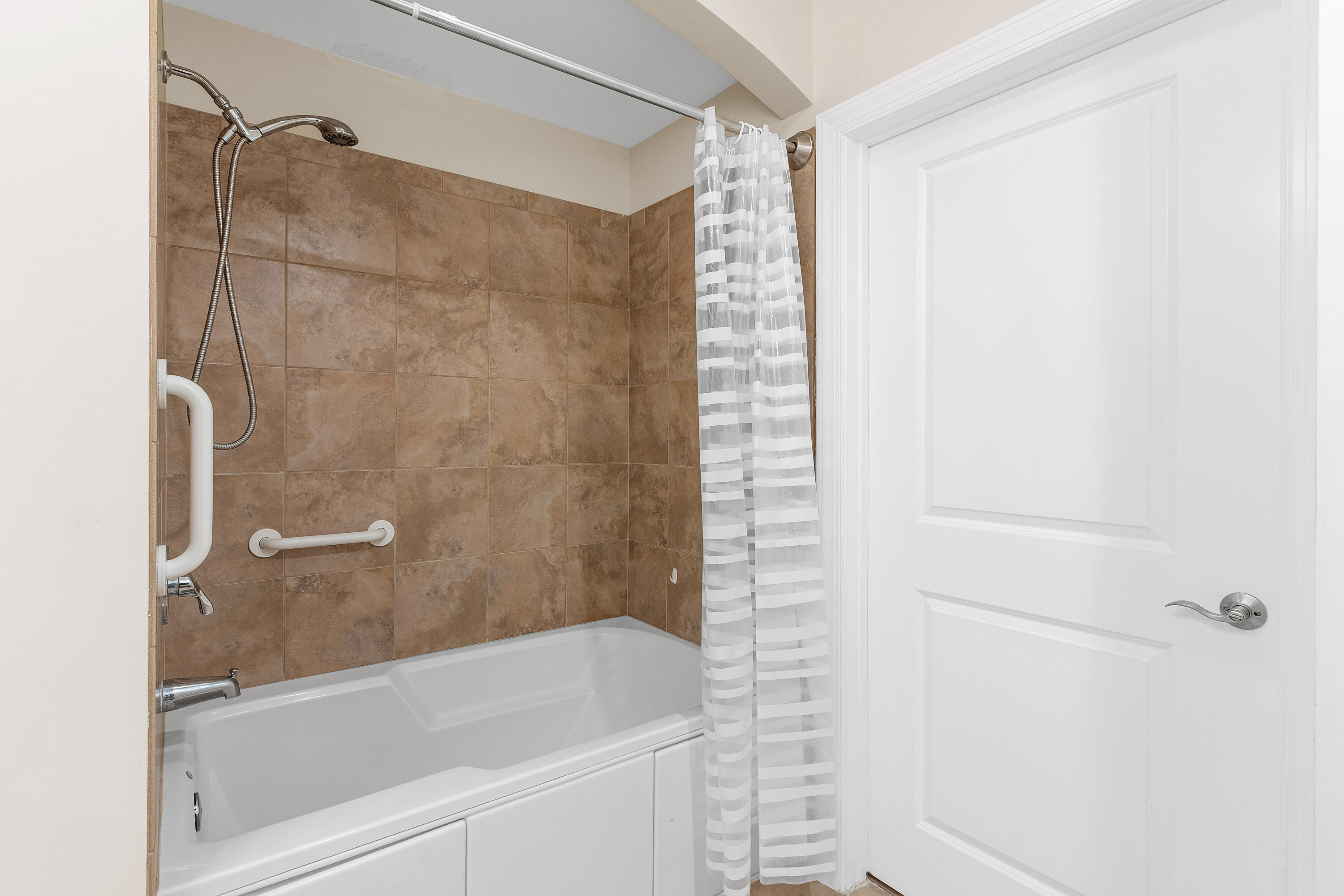 1660 Renaissance Commons Boulevard, Unit 2107 Boynton Beach, FL 33426 - Photo 16 of 39 016-1660RenaissanceCommonsBoulevard-2107