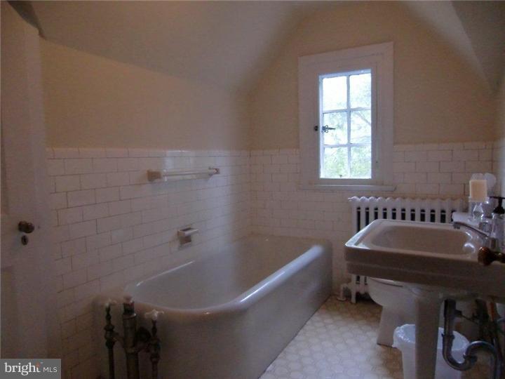 307 Overhill Road Wayne, PA 19087 - Photo 15 of 25 Bathroom