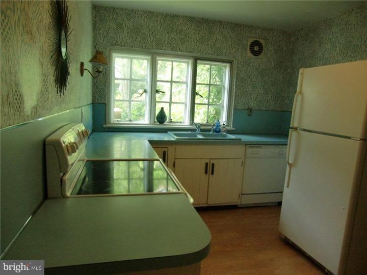 307 Overhill Road Wayne, PA 19087 - Photo 19 of 25 Kitchen