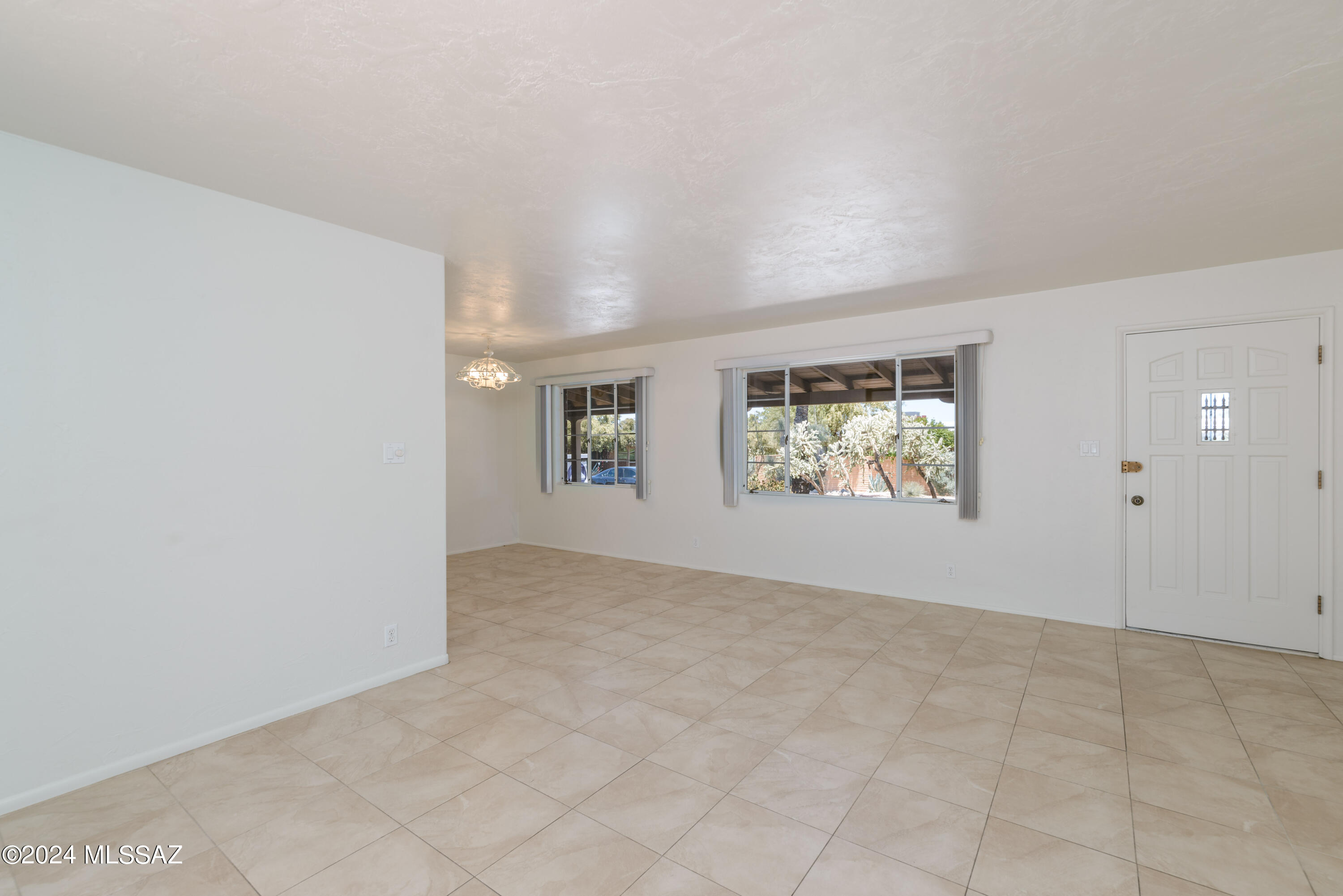 25 West Roma Drive Oro Valley, AZ 85737 - Photo 4 of 35