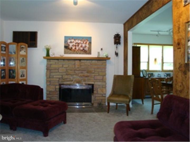 139 Beulah Road Doylestown, PA 18901 - Photo 7 of 25 Living Room