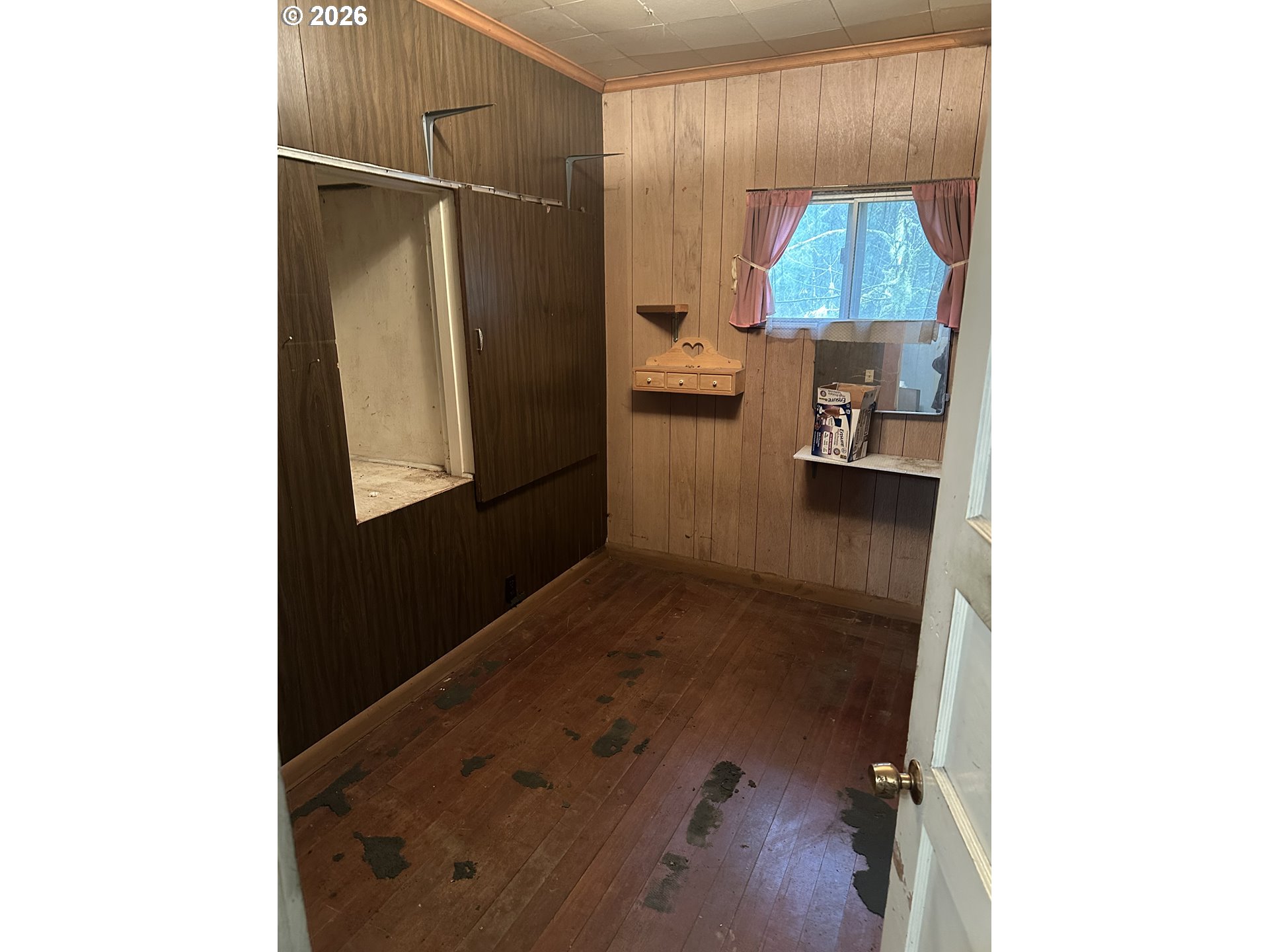71360 East Jennie Lane Rhododendron, OR 97049 - Photo 14 of 19 a bathroom with a sink and a mirror