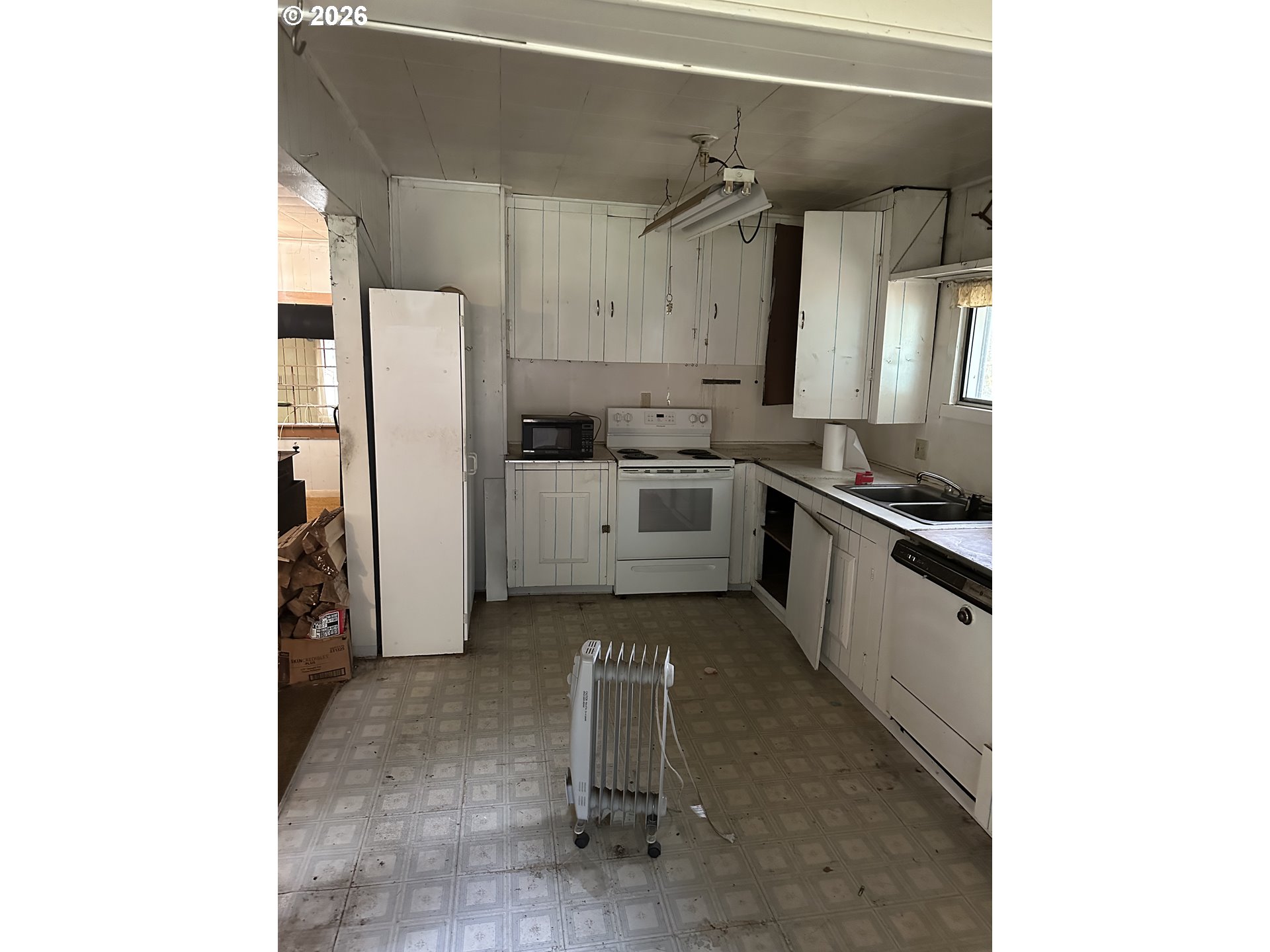 71360 East Jennie Lane Rhododendron, OR 97049 - Photo 15 of 19 a kitchen with stainless steel appliances granite countertop a sink stove and refrigerator