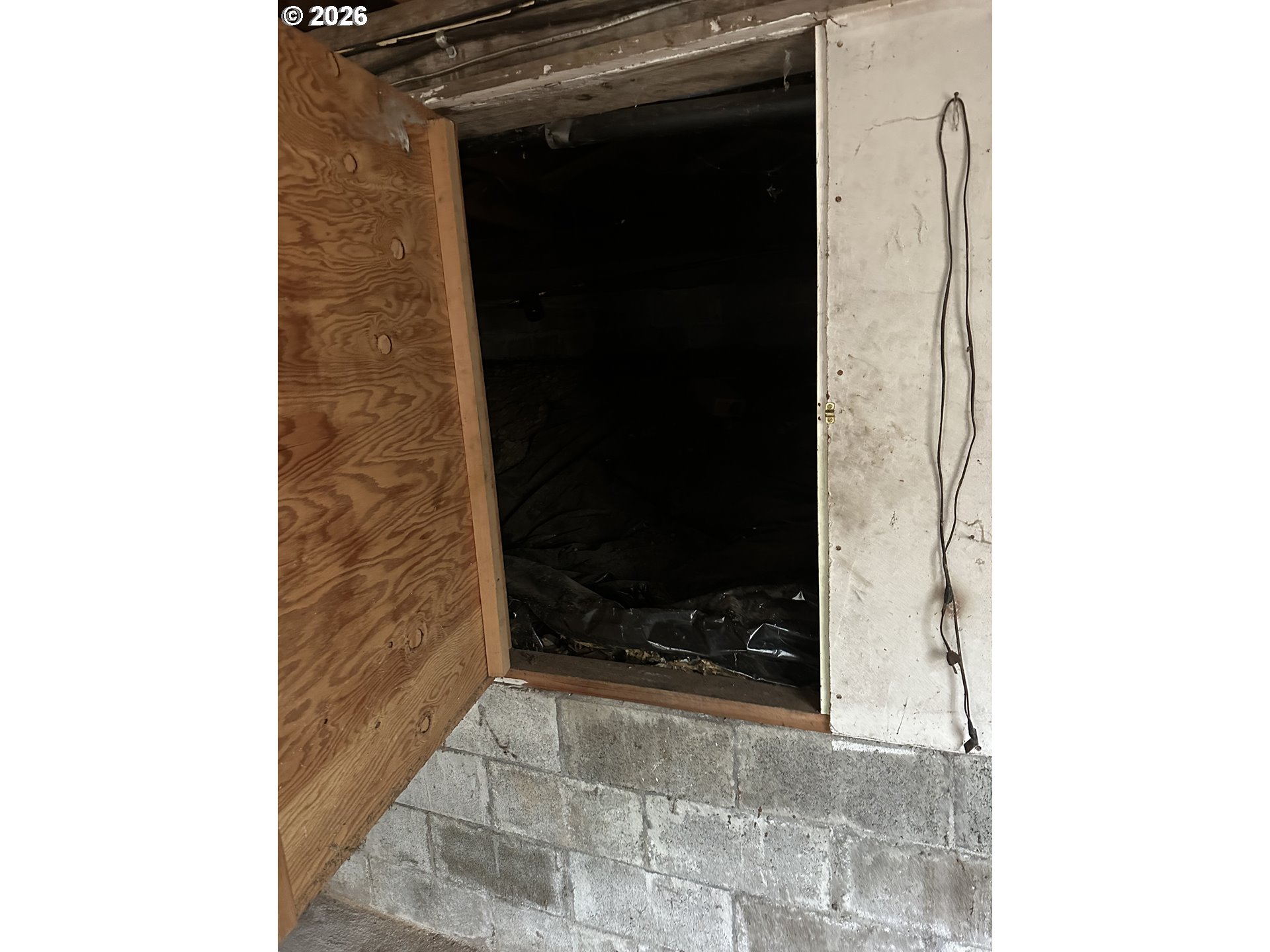 71360 East Jennie Lane Rhododendron, OR 97049 - Photo 7 of 19 a view of entryway with bathroom