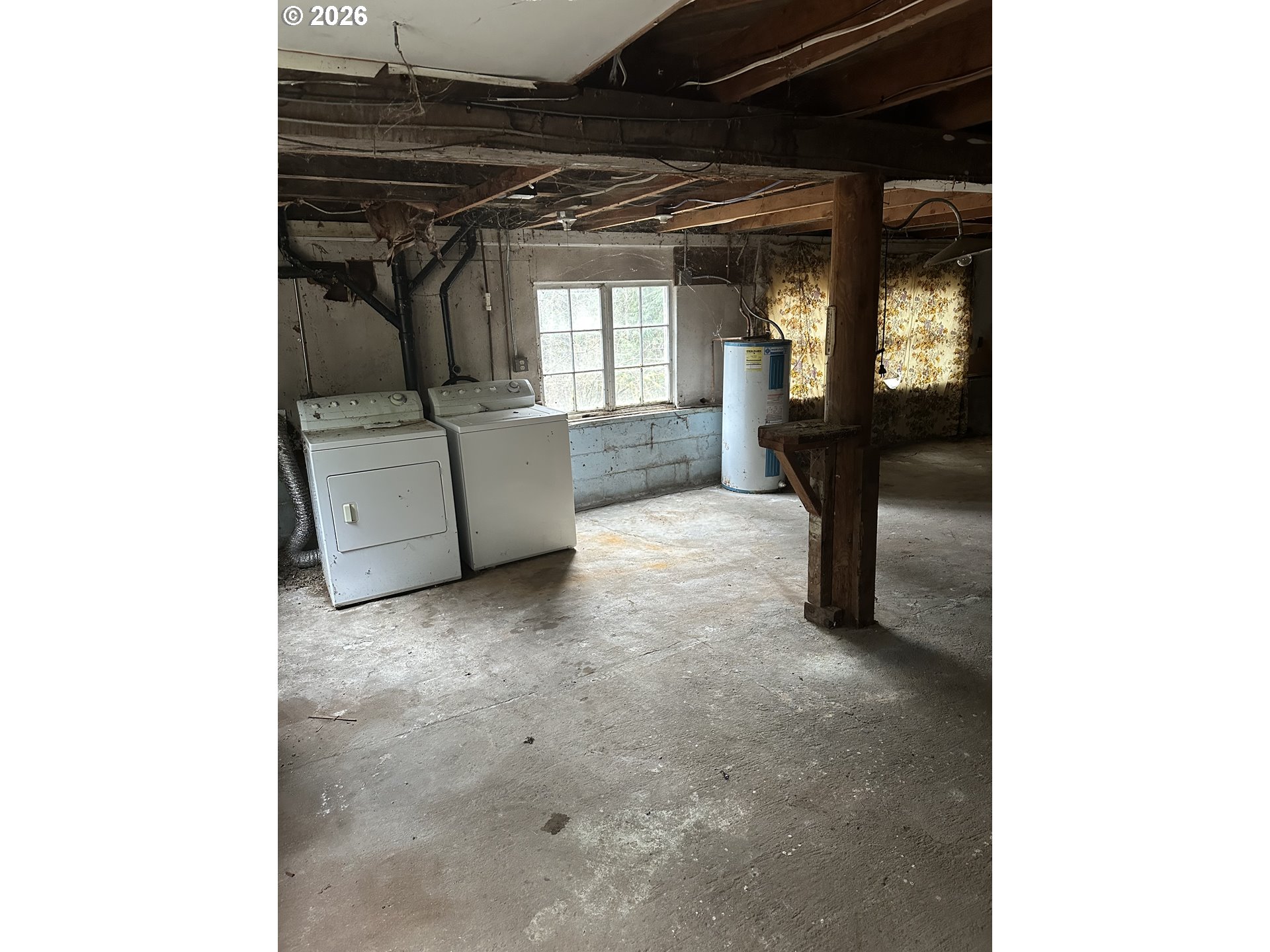 71360 East Jennie Lane Rhododendron, OR 97049 - Photo 9 of 19 a living room with furniture and a window