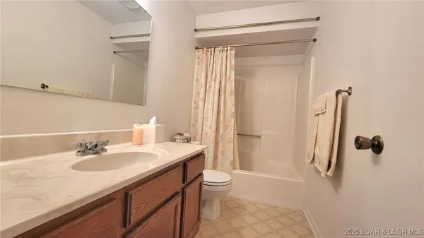 $210,900 | 147 Woodcrest Drive, Unit 3B, Lake Ozark, MO 65049