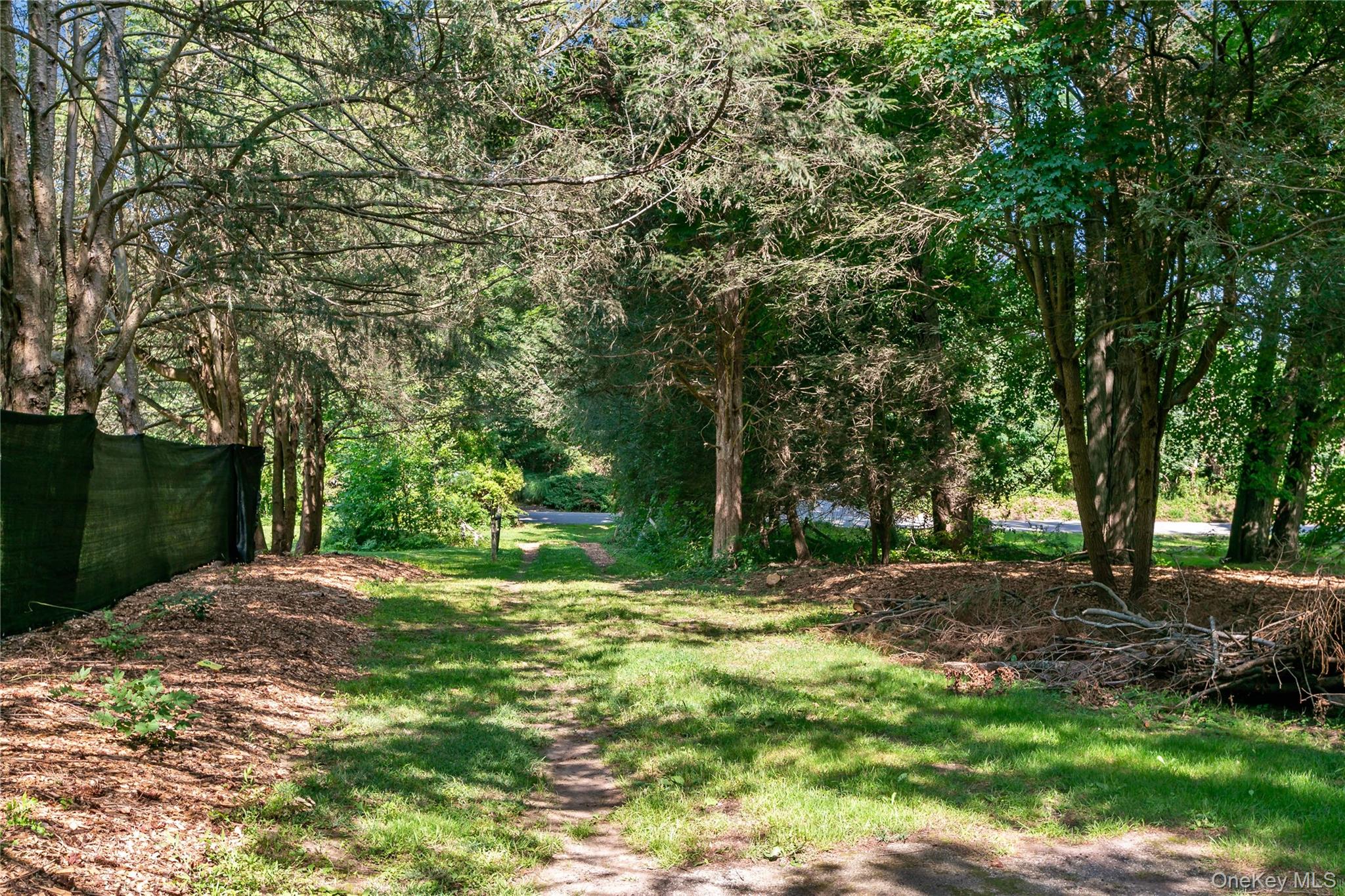 461 Bedford Road Armonk, NY 10504 - Photo 29 of 32 Driveway to Creemer Rd