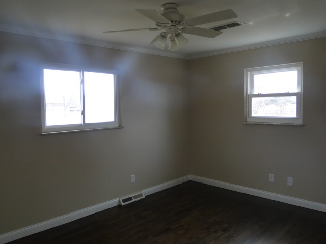 5300 West Carpenter Road Flint, MI 48504 - Photo 7 of 14 Bed 1