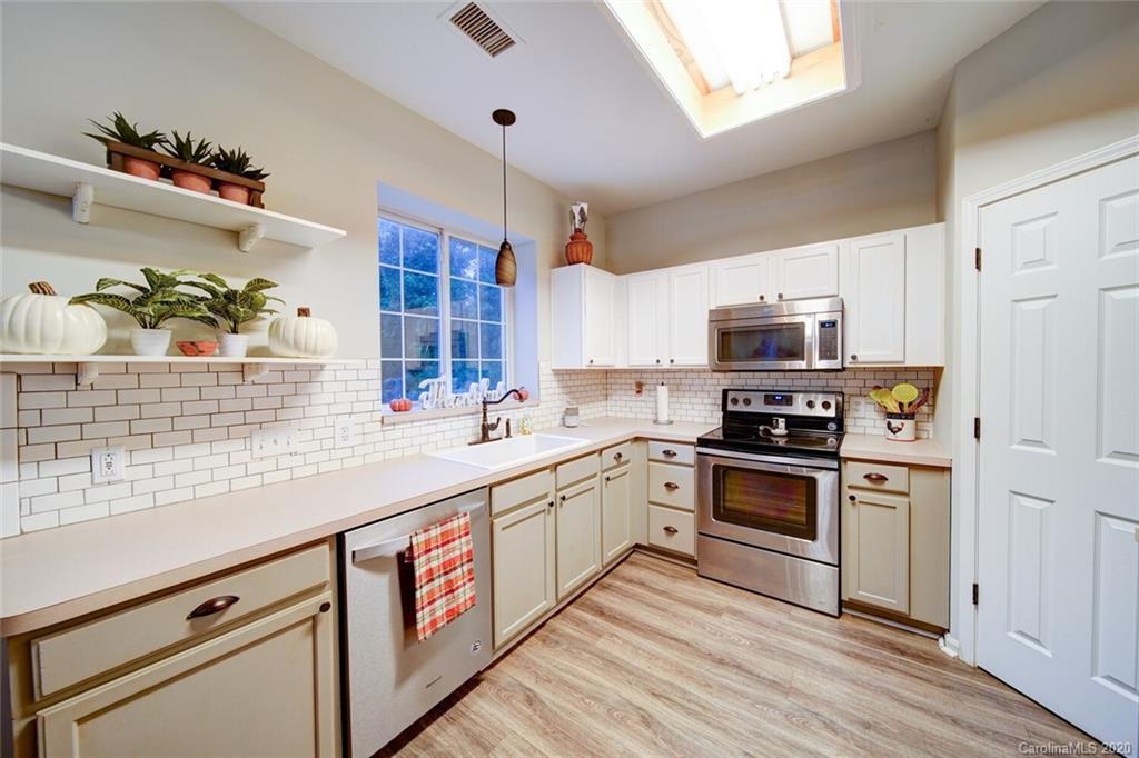 831 Clearbrook Road Matthews, NC 28105 - Photo 17 of 23 Gallery Image 17