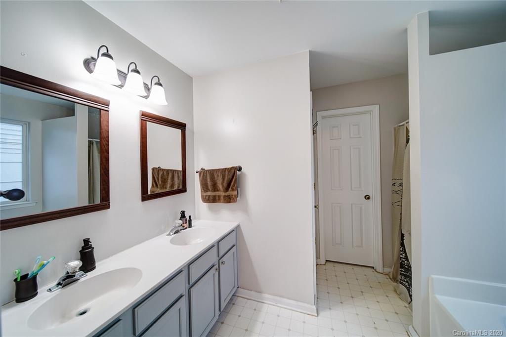 831 Clearbrook Road Matthews, NC 28105 - Photo 19 of 23 Gallery Image 19