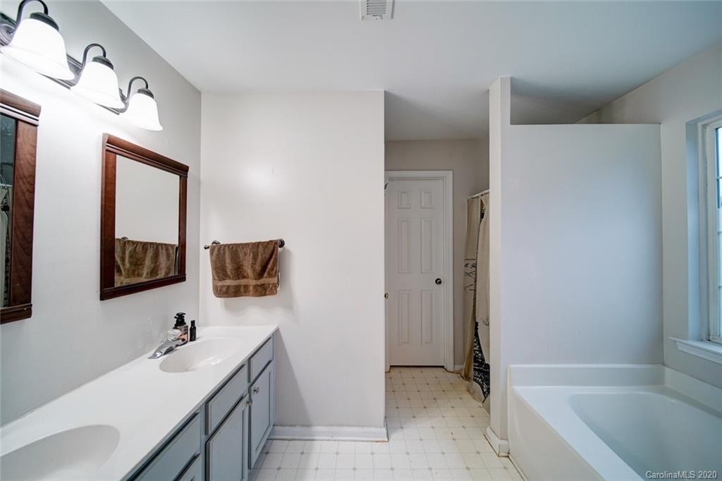 831 Clearbrook Road Matthews, NC 28105 - Photo 20 of 23 Gallery Image 20