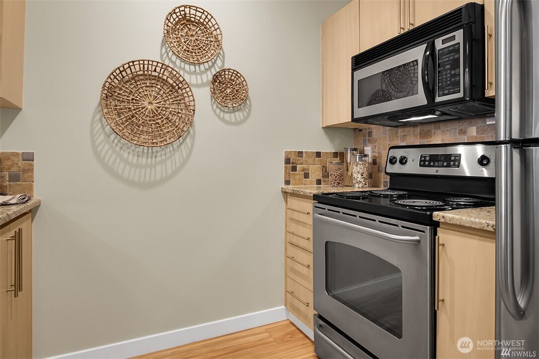 424 North 85th Street, Unit 406 Seattle, WA 98103 - Photo 17 of 34